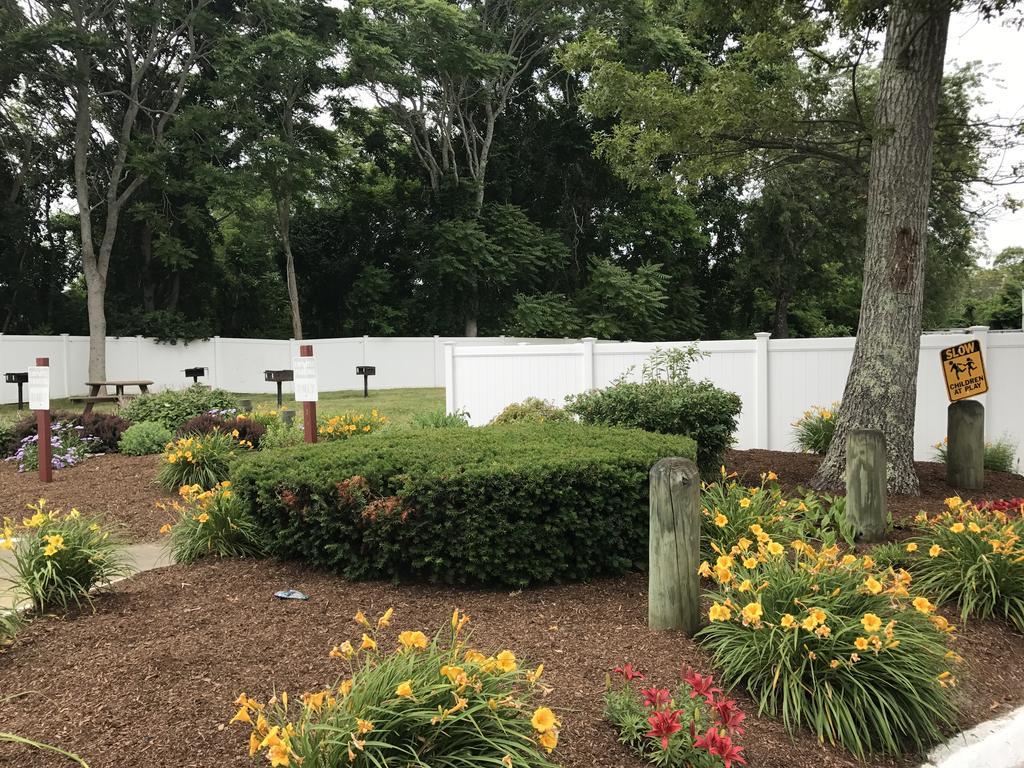 Town N Country Family Resort West Yarmouth Esterno foto